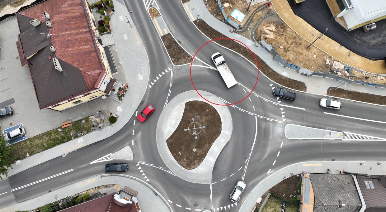 W Hałcnowie powstało osobliwe rondo. Kierowcy są zdezorientowani