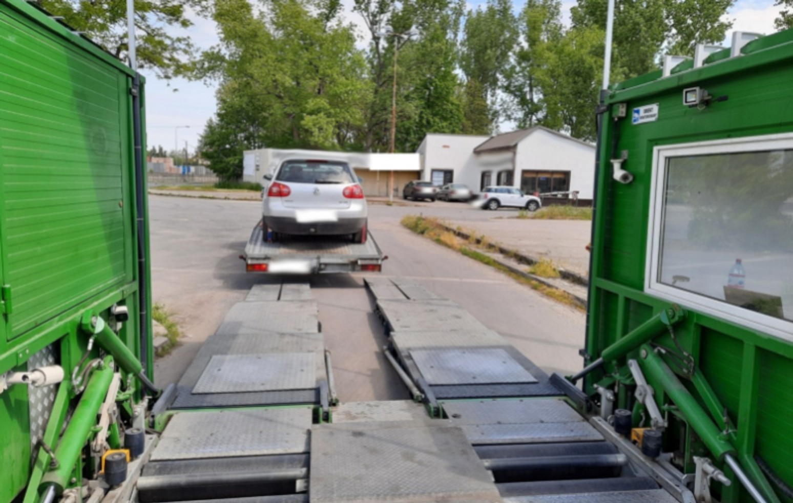 Laweta zabrała niesprawną autolawetę. Miała liczne usterki