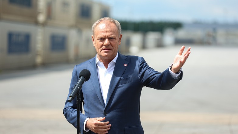 Sławków - wizyta premiera Donalda Tuska na terenie Euroterminala w Sławkowie