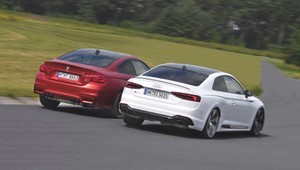 Audi RS5 kontra BMW M4 na torze - jeden prycha, drugi dymi