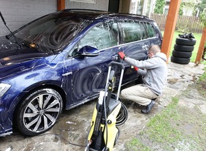 Jak wybrać myjkę ciśnieniową i jak jej użyć?