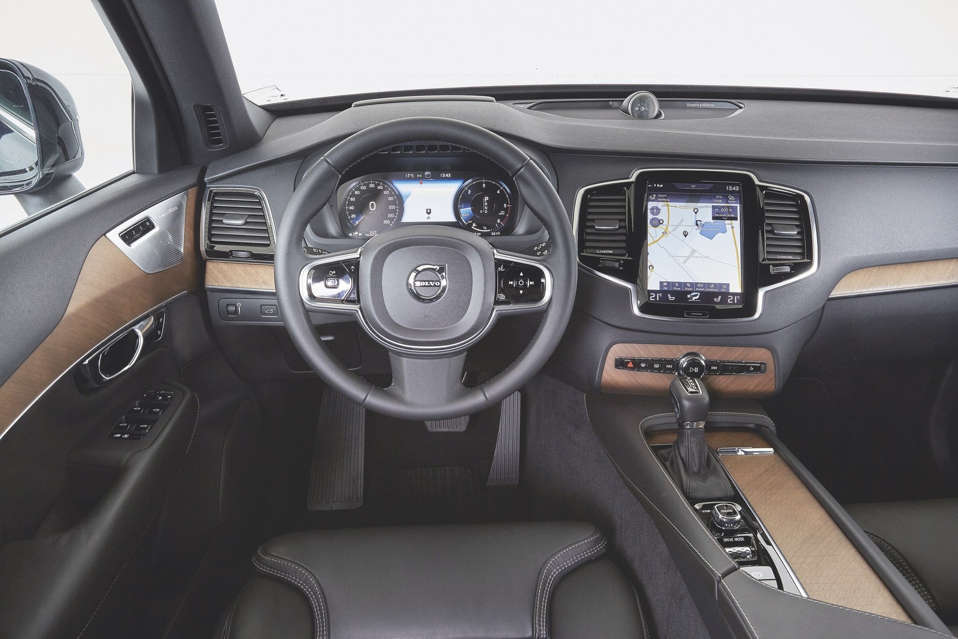 Porównanie: BMW X5 xDrive 25d, Hyundai Santa Fe 2.2 CRDI, Volkswagen Touareg 3.0 TDI V6, Volvo XC90 D5 AWD