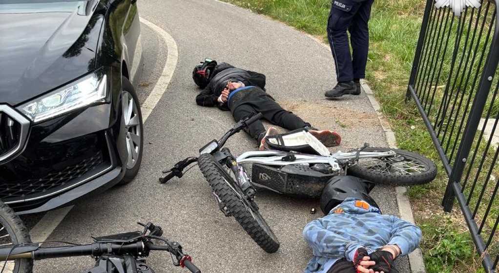 Tak kończy się ucieczka przed policją w wykonaniu młodych "surroniarzy"