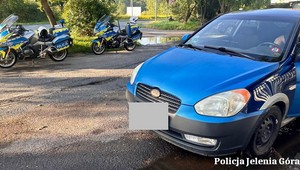 Policjanci zatrzymali go za prędkość. Potem zwrócili uwagę na tablice rejestracyjne