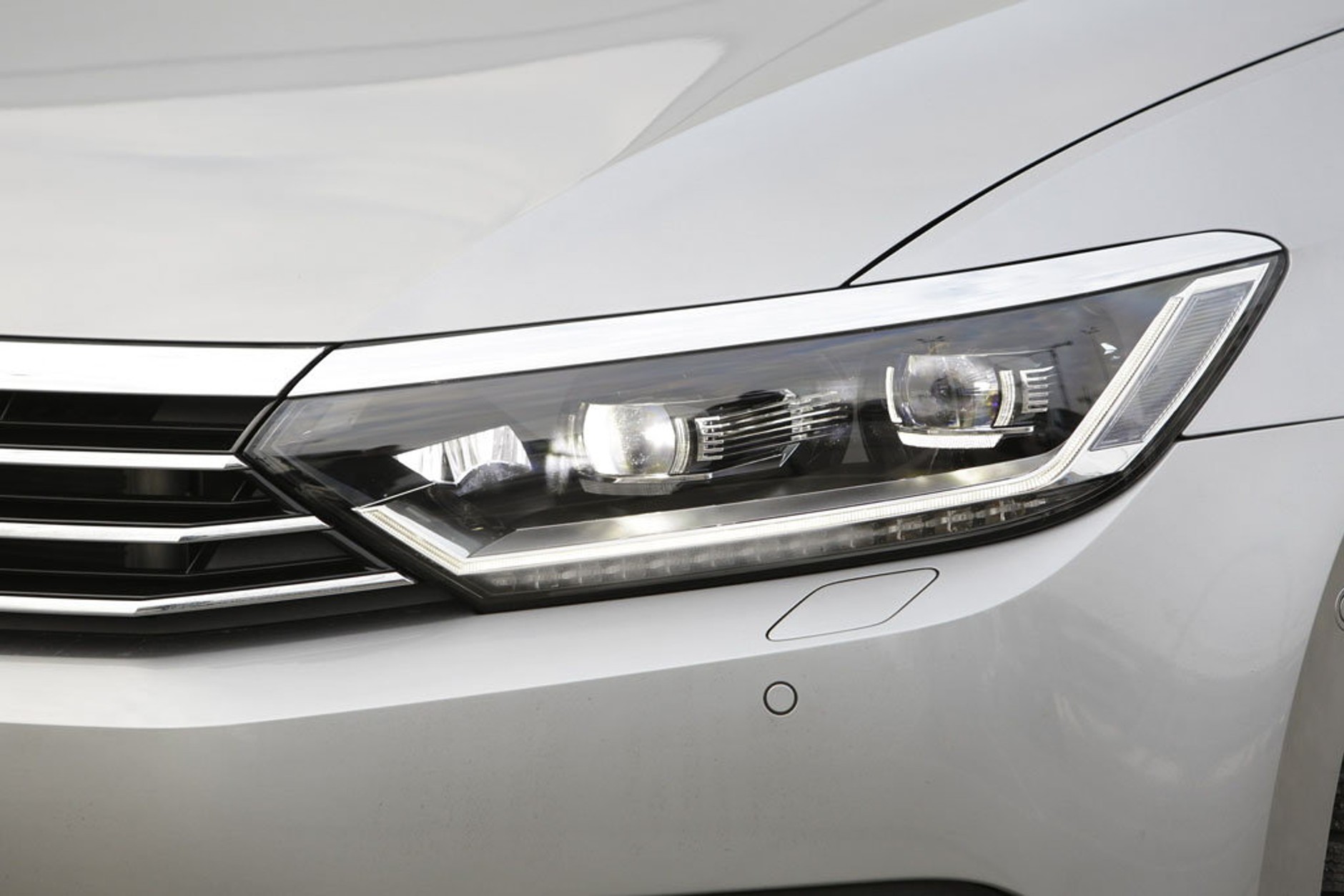 Światła główne w technologii LED