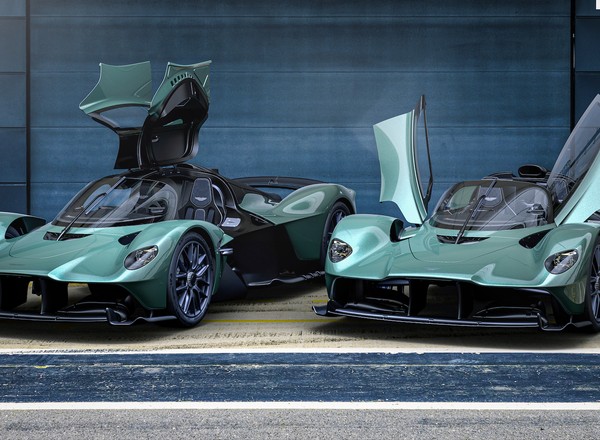 Epickie opanowanie poślizgu w Astonie Martinie Valkyrie za 3 mln dolarów