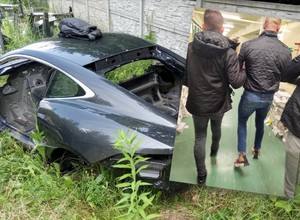 Krakowscy policjanci rozbili gang złodziei luksusowych aut. Jest 17 oskarżonych