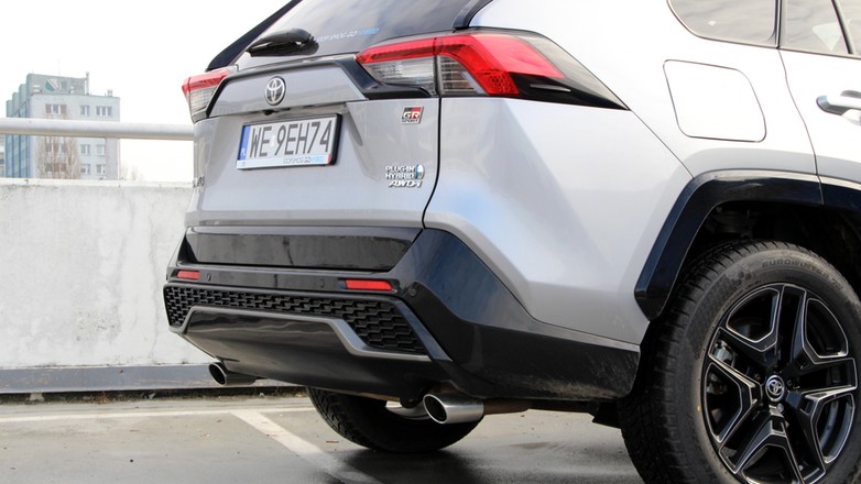 Renault Rafale E-Tech 300 kontra Toyota RAV4 Plug-In Hybrid