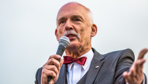 Po dziewięciu miesiącach śledztwa prokuratura nie wie, czy Janusz Korwin-Mikke ma prawo jazdy
