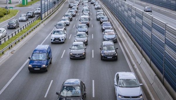 Obwodnica Warszawy z wielką wyrwą. Mijają lata i nic się nie zmienia
