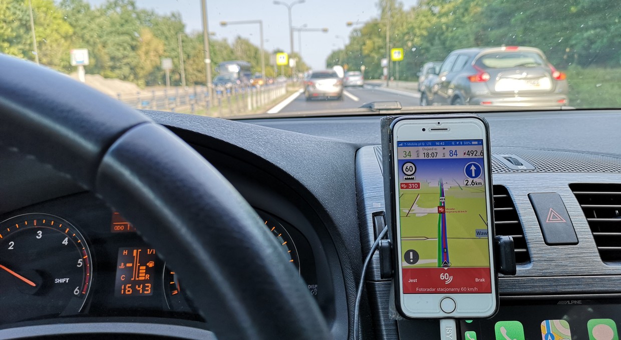 Wlepiają mandaty za mapy z fotoradarami. Gdzie kategorycznie trzeba je wyłączyć?