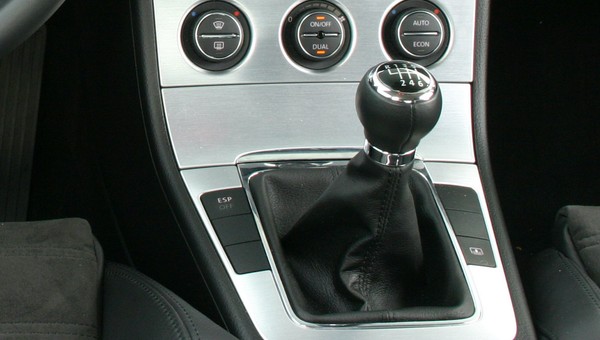 Koniec manualnych skrzyń biegów! Czy Volkswagen i Mercedes wycofają je wkrótce z oferty?