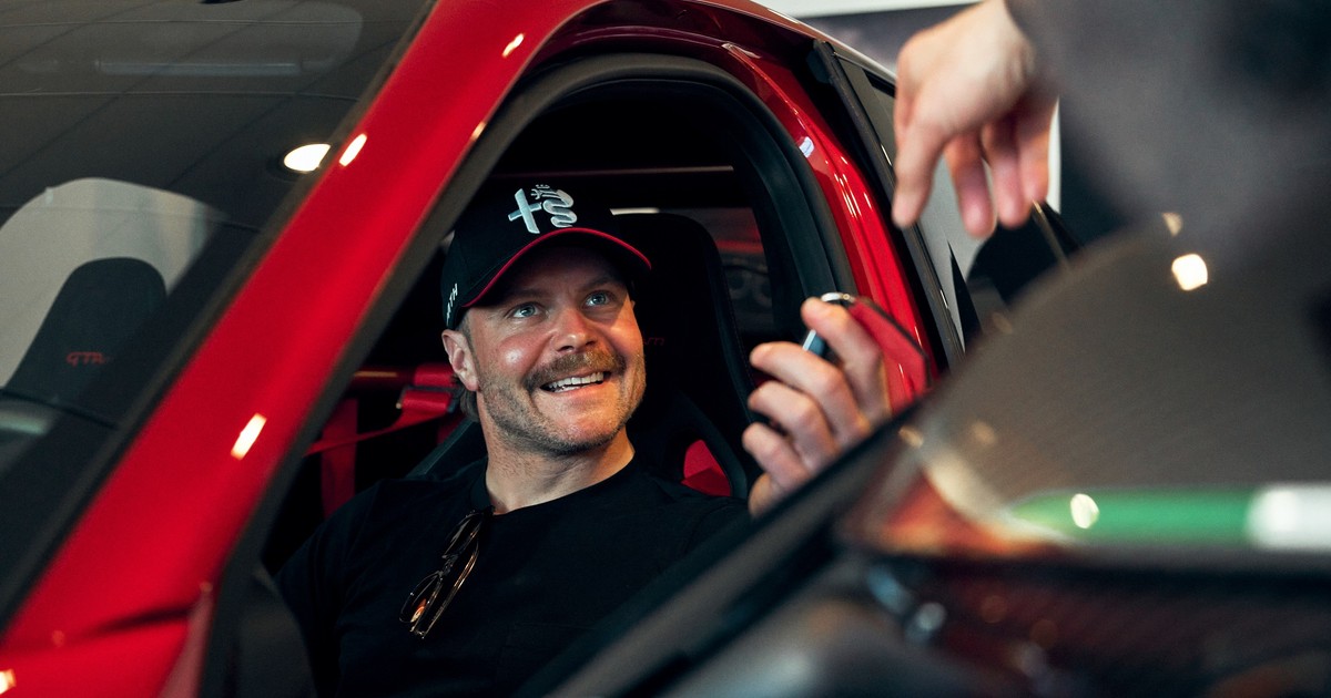 Valtteri Bottas odbiera w salonie swoją Giulię GTAm