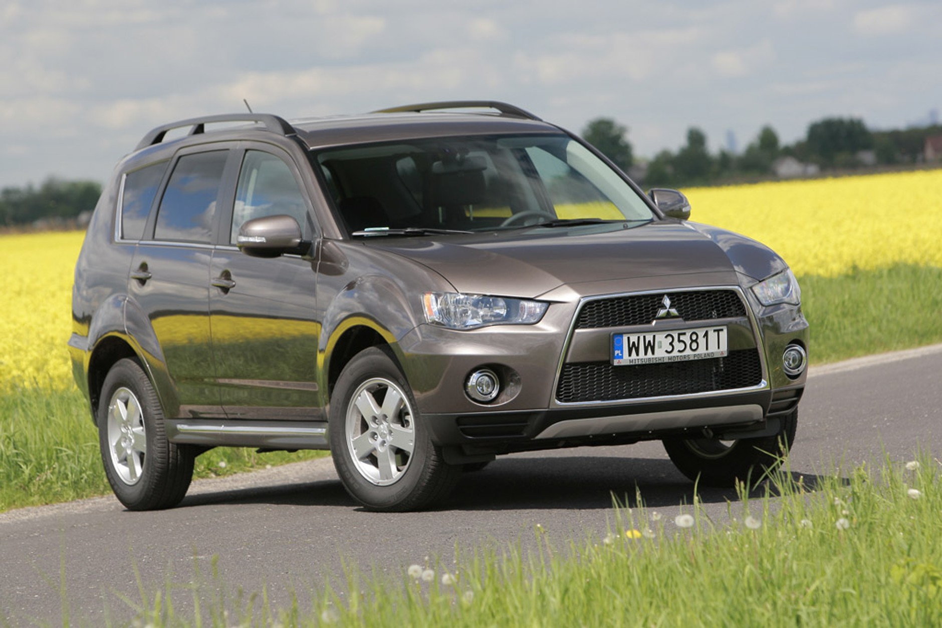 Mitsubishi Outlander: czy warto kupić podstawową wersję