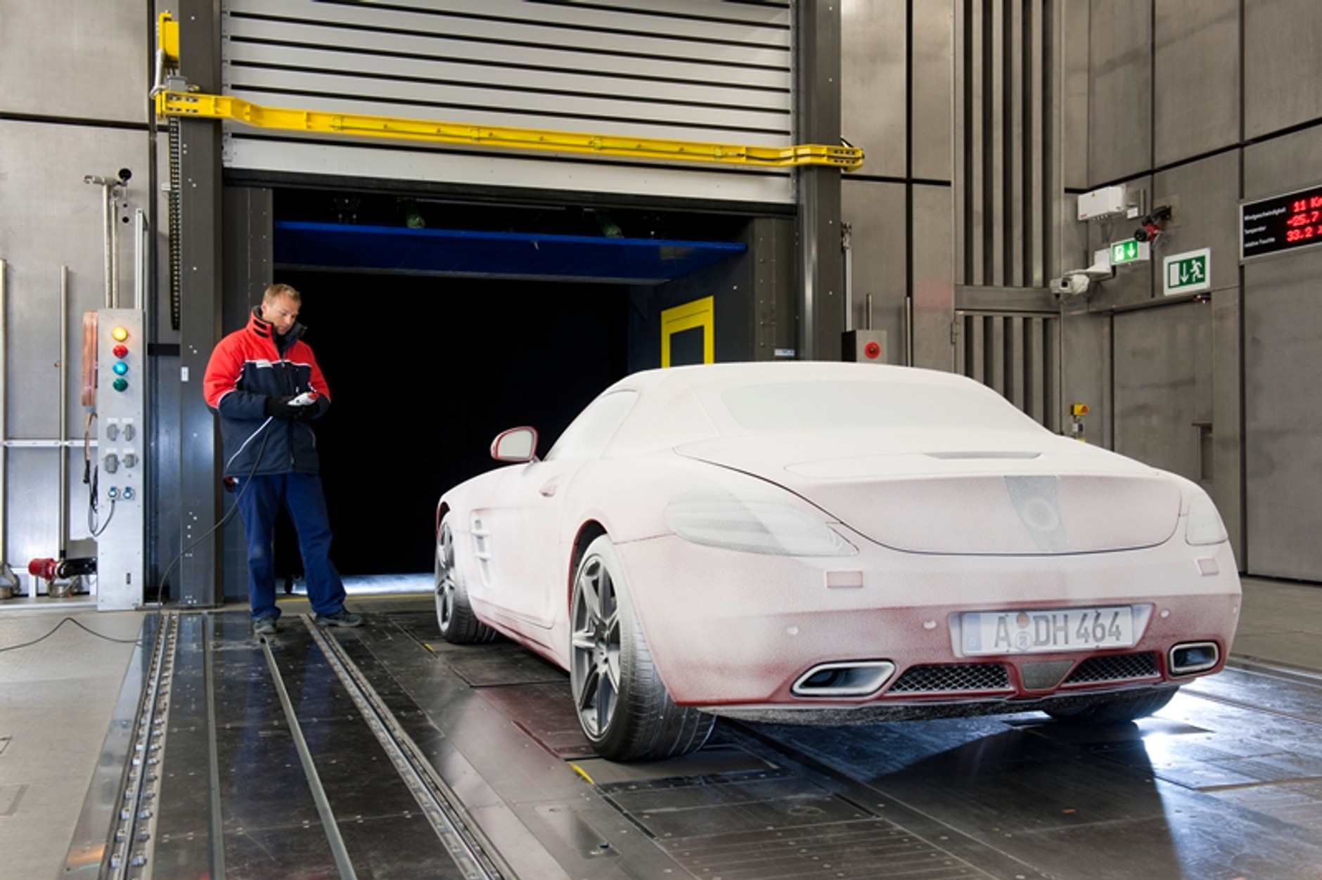 Mercedes igra z pogodą i chcę wygrać z brudem