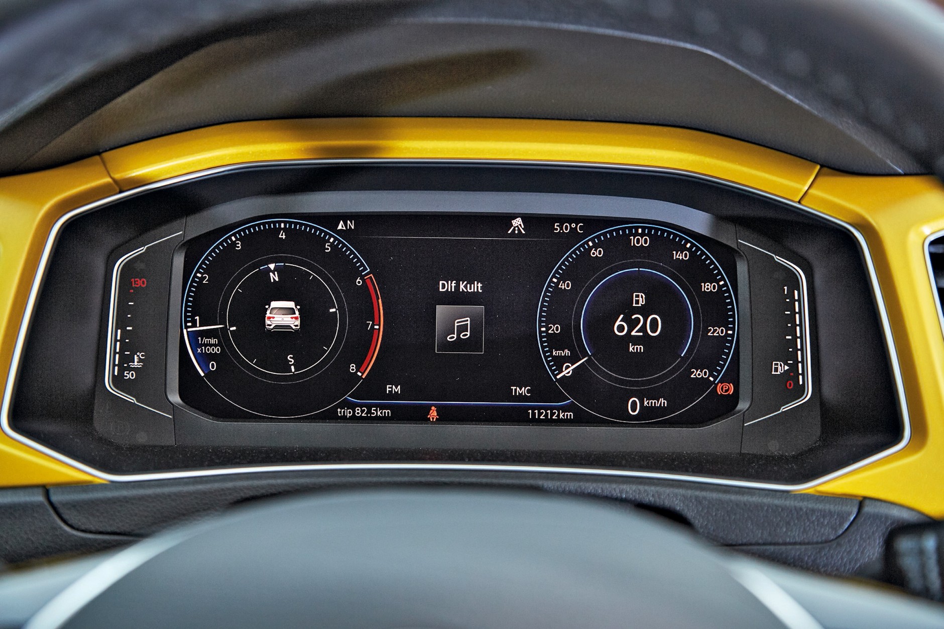 Porównanie 4 par SUV-ów: Mazda, Mitsubishi, Jeep i Volkswagen.