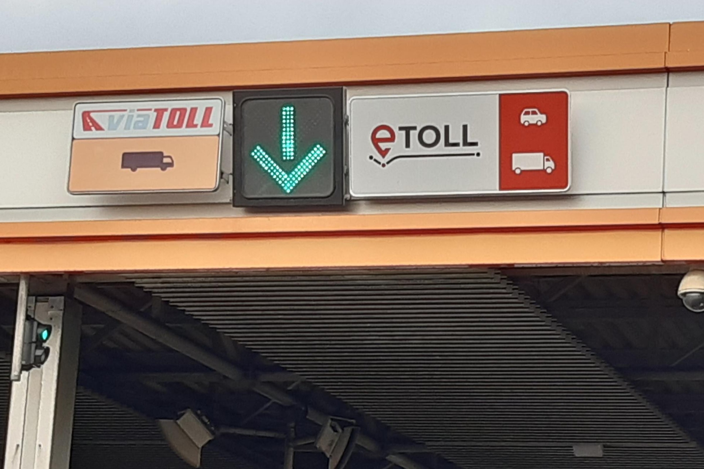 Koniec e-TOLL dla aut z przyczepą. Kierowcy mogą odzyskać pieniądze, ale mają istotny termin