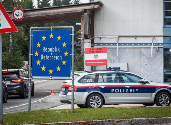 Kierowcy z Zimbabwe manipulowali tachografem. Austriaccy policjanci zarzucają im fałszerstwo