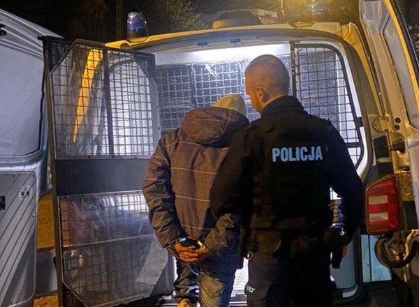 Policjanci spojrzeli na kierowcę i ruszyli w pościg. W sumie wystawili mandaty na 5600 zł