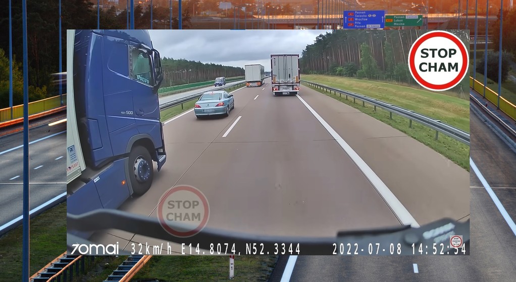 Wyprzedzał pasem awaryjnym i hamował. Kierowcy TIR-ów dali mu nauczkę