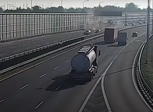 Opublikowali nagranie z obwodnicy Lublina. Widać, jak doszło do zderzenia ciężarówek