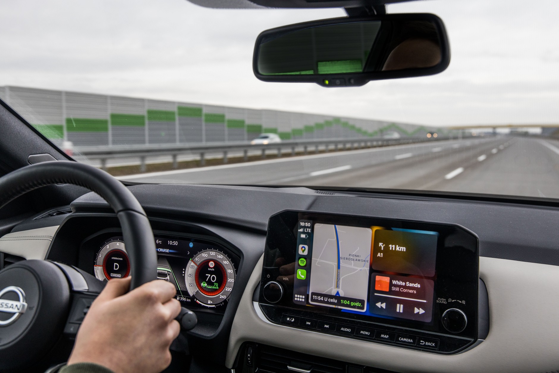 Świetna widoczność i nowa pusta droga z trzema pasami? Trudno, limit to 70 km/h