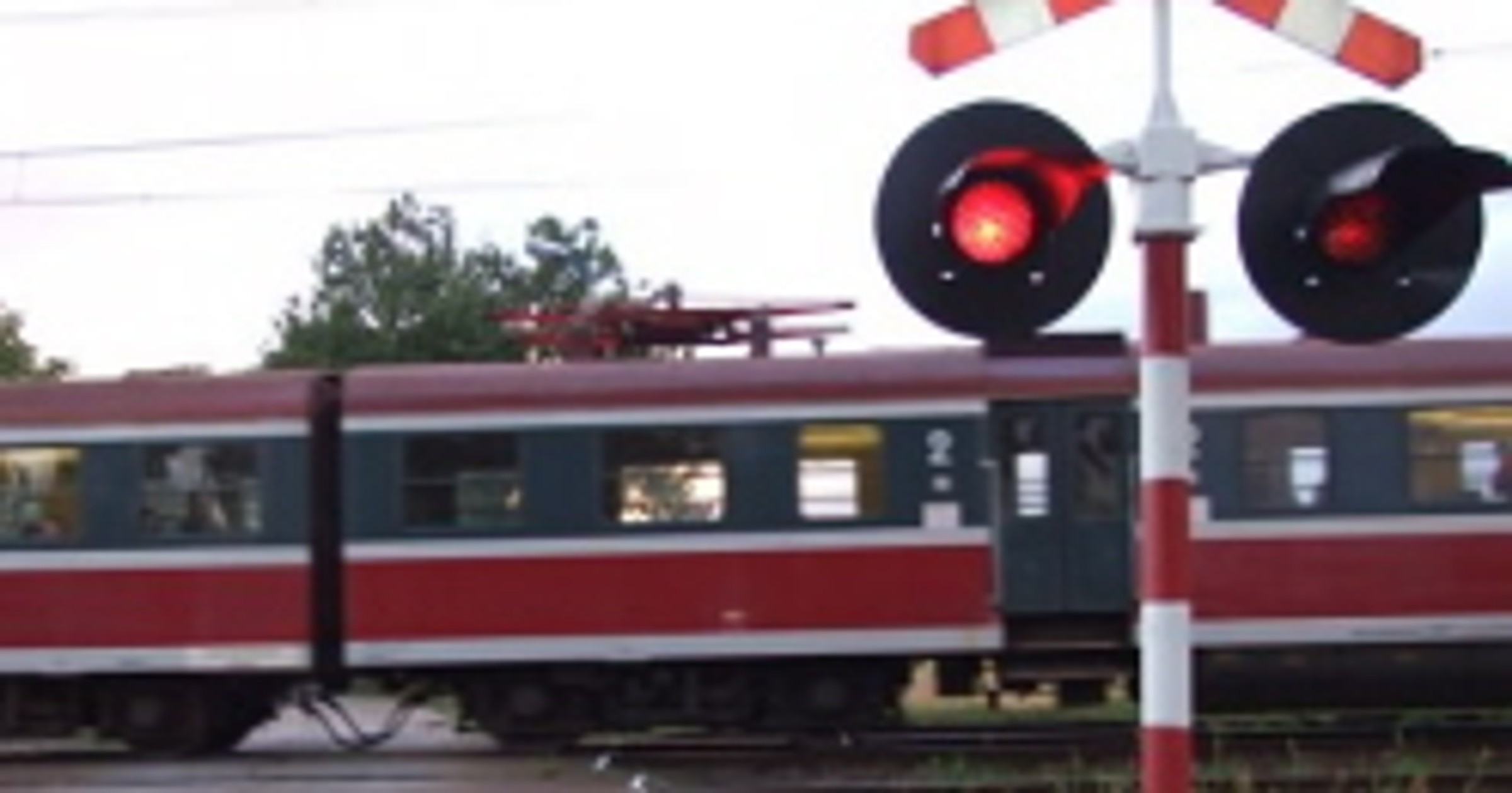 Trzy osoby zginęły w wypadku na przejeździe kolejowym