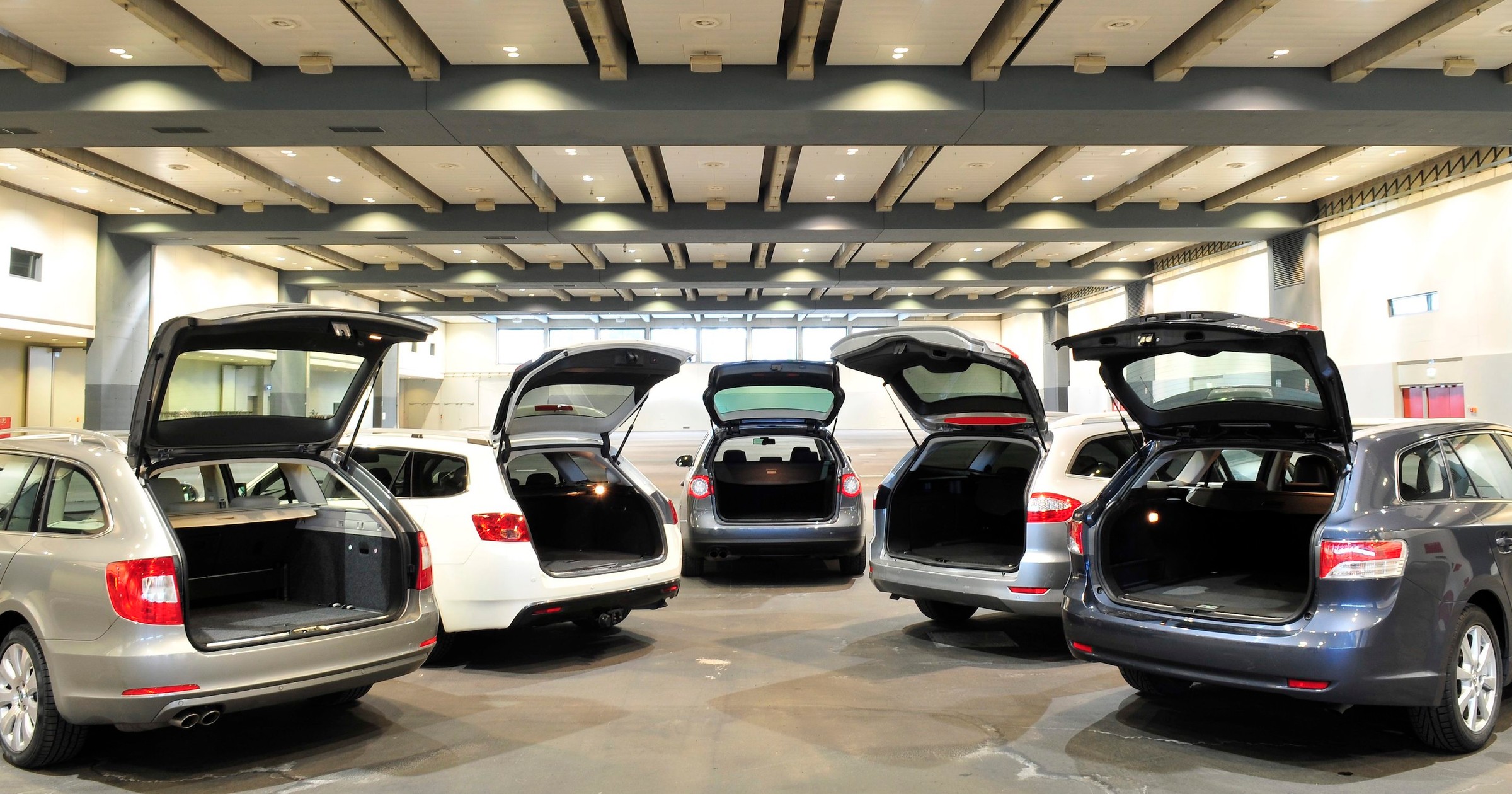 Porównanie: Ford Mondeo Kombi, Honda Accord Tourer, Škoda Superb Combi, Toyota Avensis Wagon i Volkswagen Passat  Variant