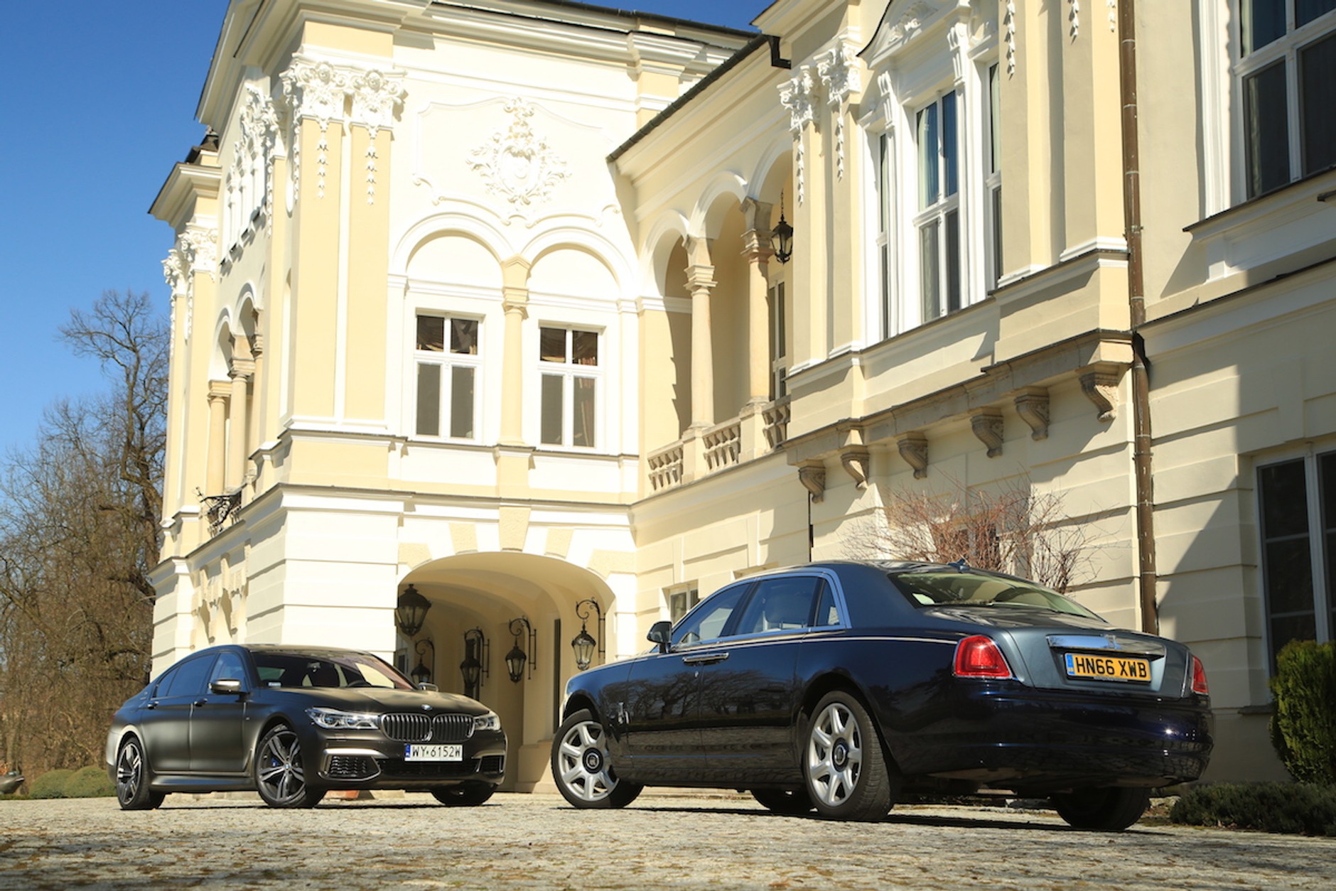 Rolls-Royce Ghost vs BMW M760