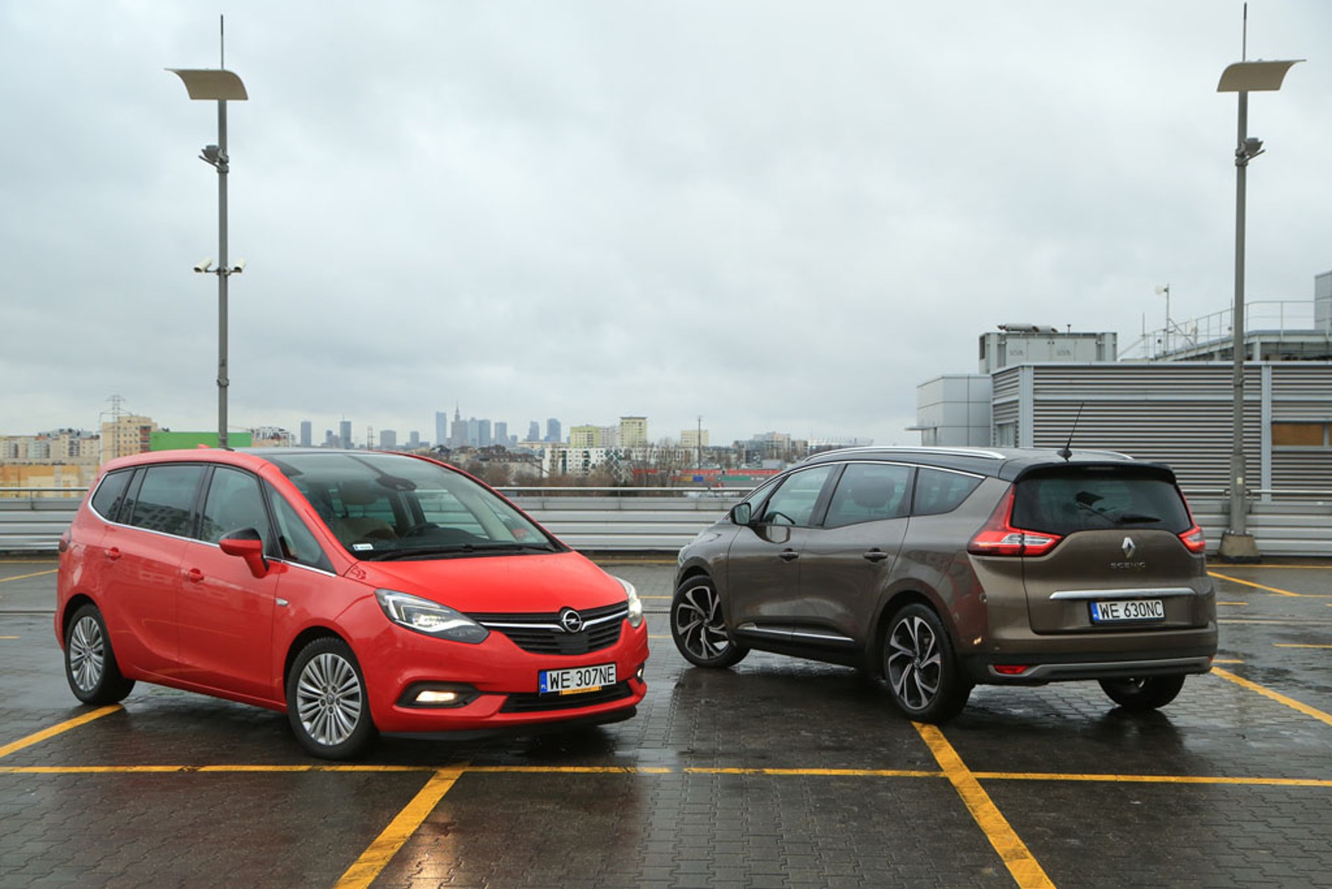 Renault Grand Scenic kontra Opel Zafira - który van jest lepszy dla rodziny?