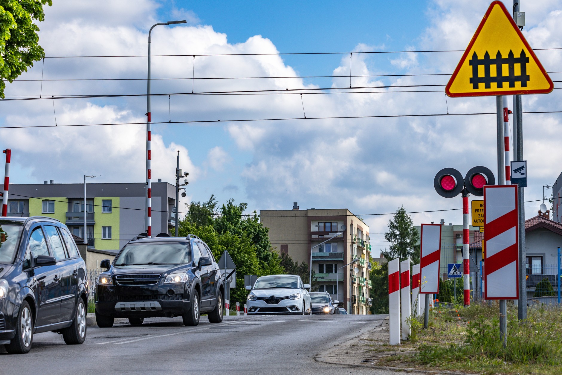 Wjazd na tory pomimo czerwonego światła oznacza wysoki mandat (zdjęcie ilustracyjne)