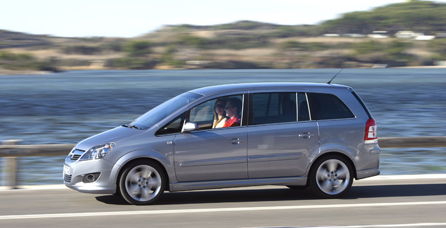 Opel: nowa Zafira w natarciu od lutego (dane techniczne plus ceny w Polsce)