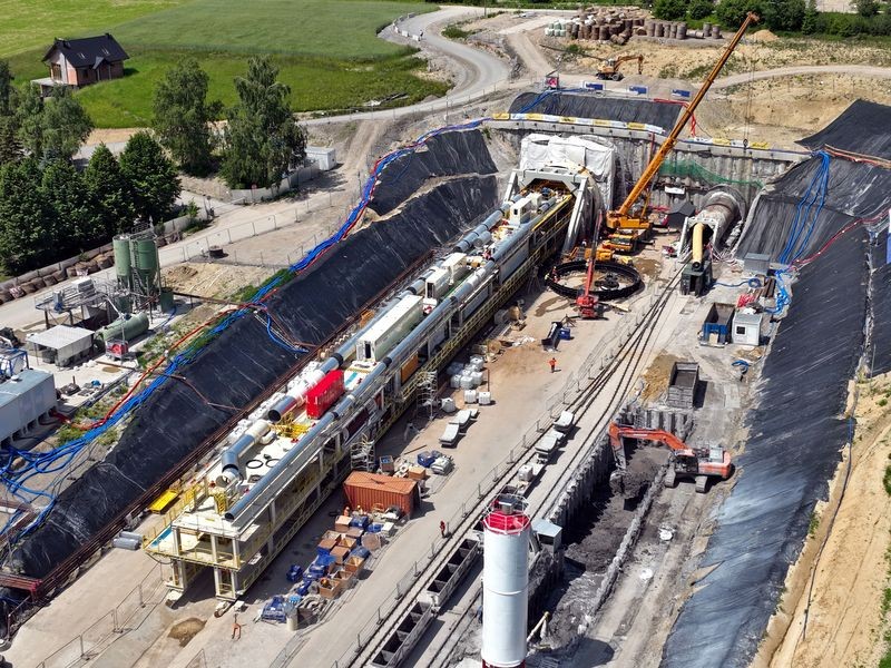 Tarcza TBM „Jadwiga” rozpoczęła budowę tunelu kolejowego pod Pisarzową