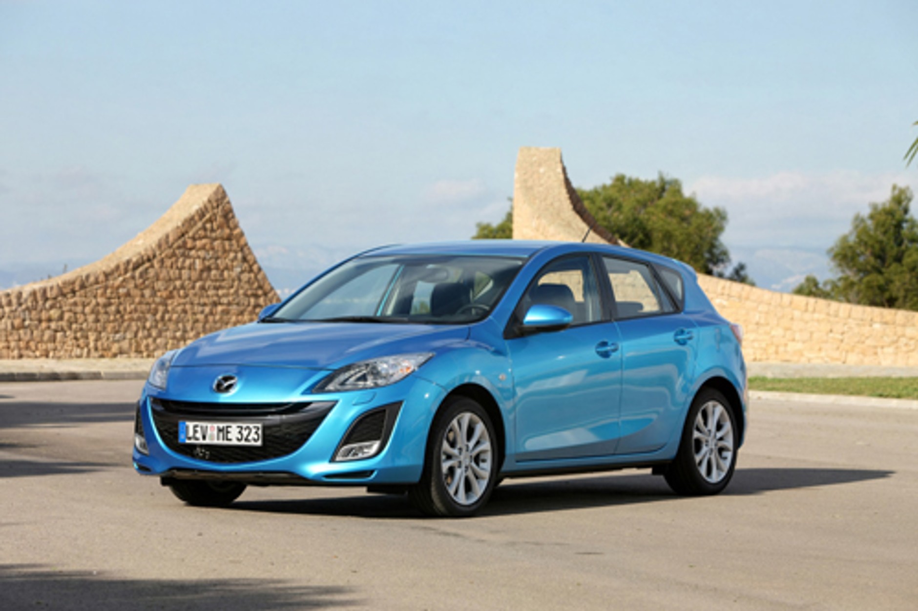 Mazda: Mała firma z wigorem - Monografia marki