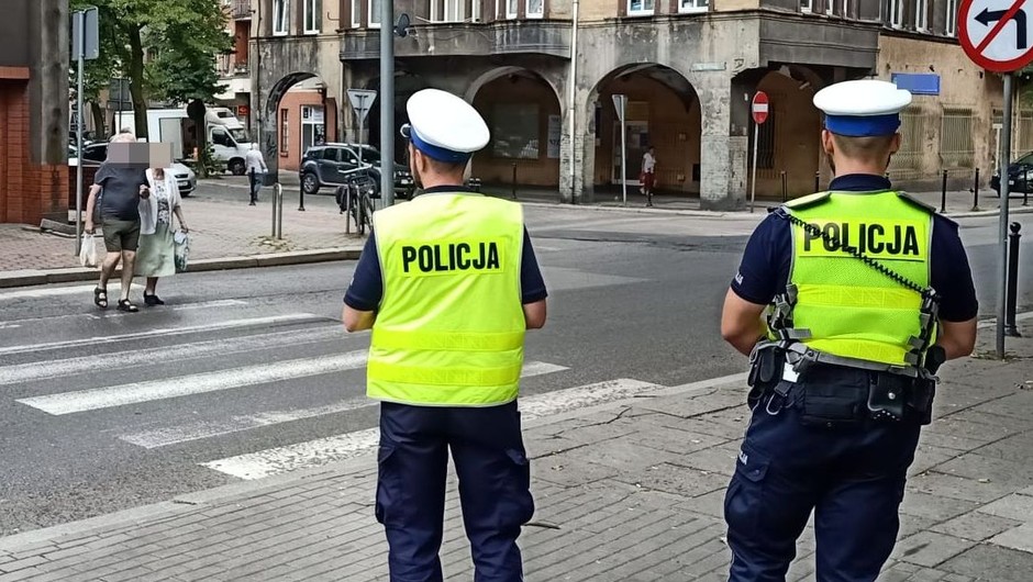 Obraz pochodzący z serwisu https://bytom.policja.gov.pl/ka4/informacje/wiadomosci/388480,Dzis-dzialania-Bezpieczny-Pieszy.html