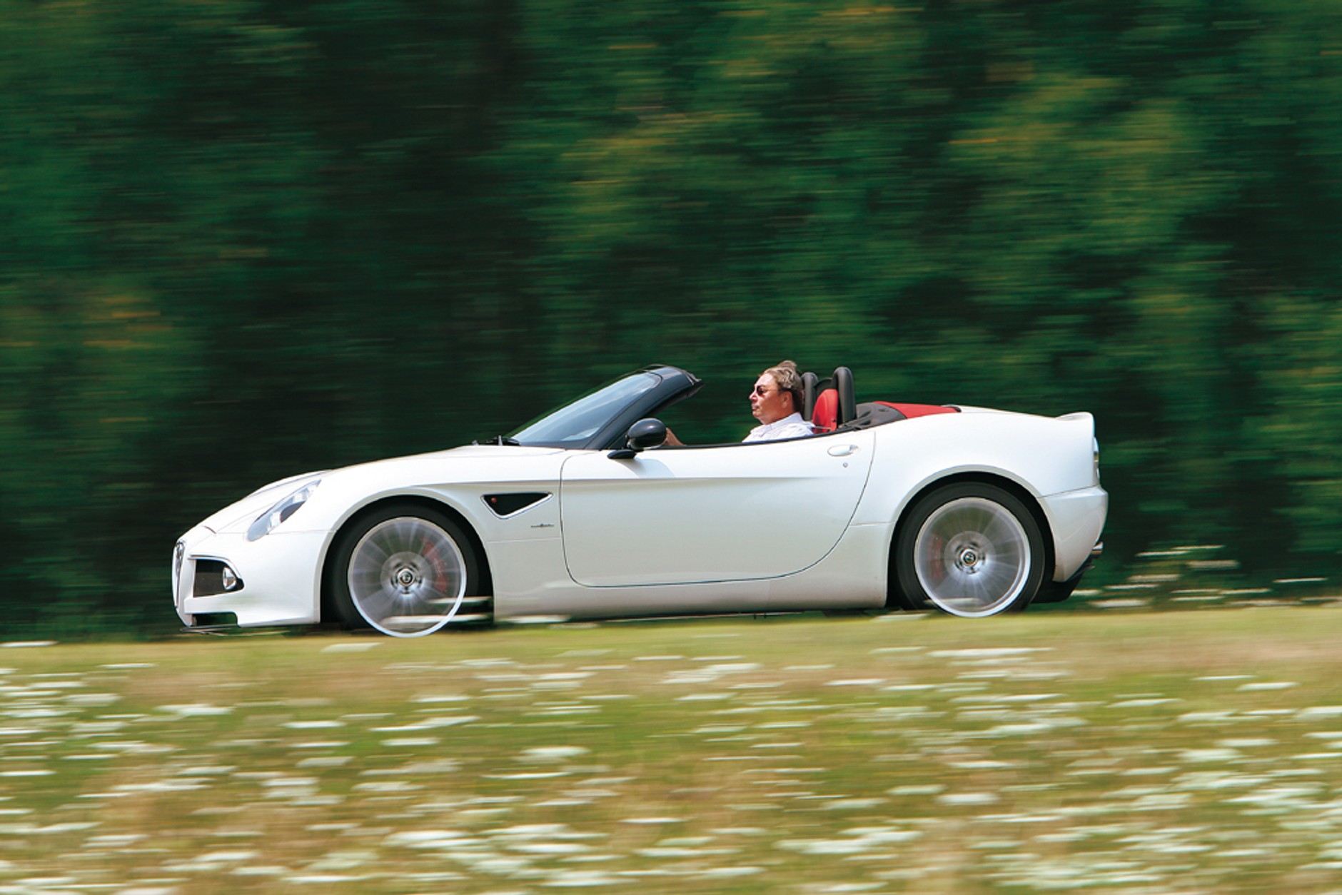 Alfa Romeo 8C Spider - Białe marzenie
