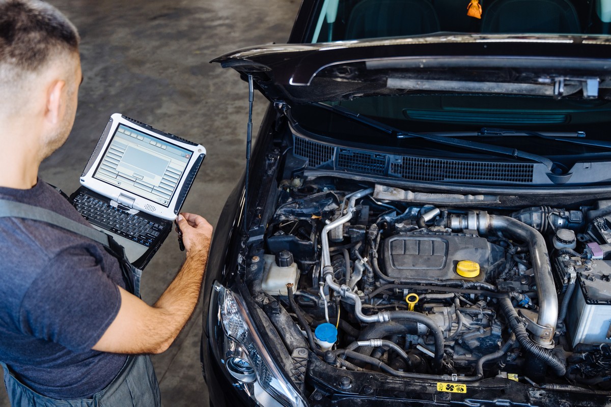 Mechanicy: Producenci robią to specjalnie, to już plaga. Albo w ASO, albo wcale?