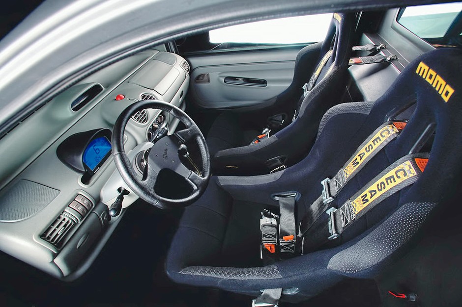 Renault Twingo - V8 w miejskim aucie? Czemu nie!