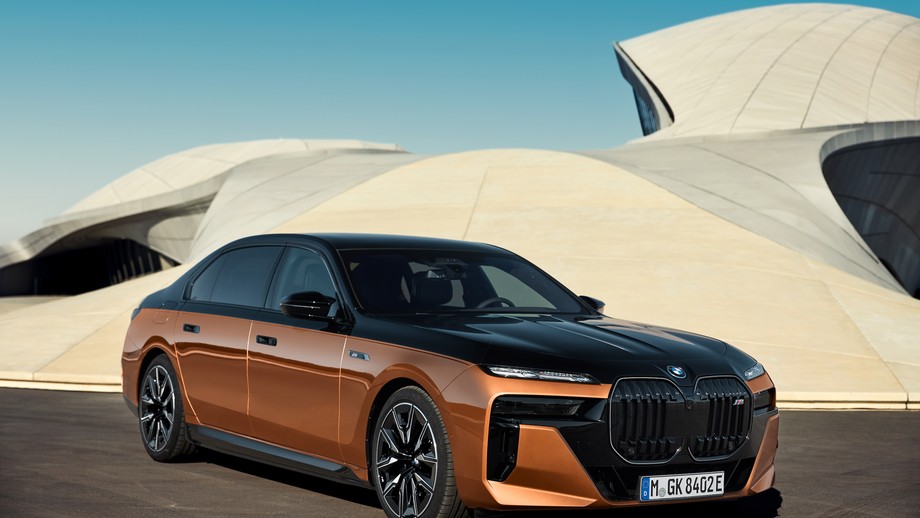 BMW i7 M70