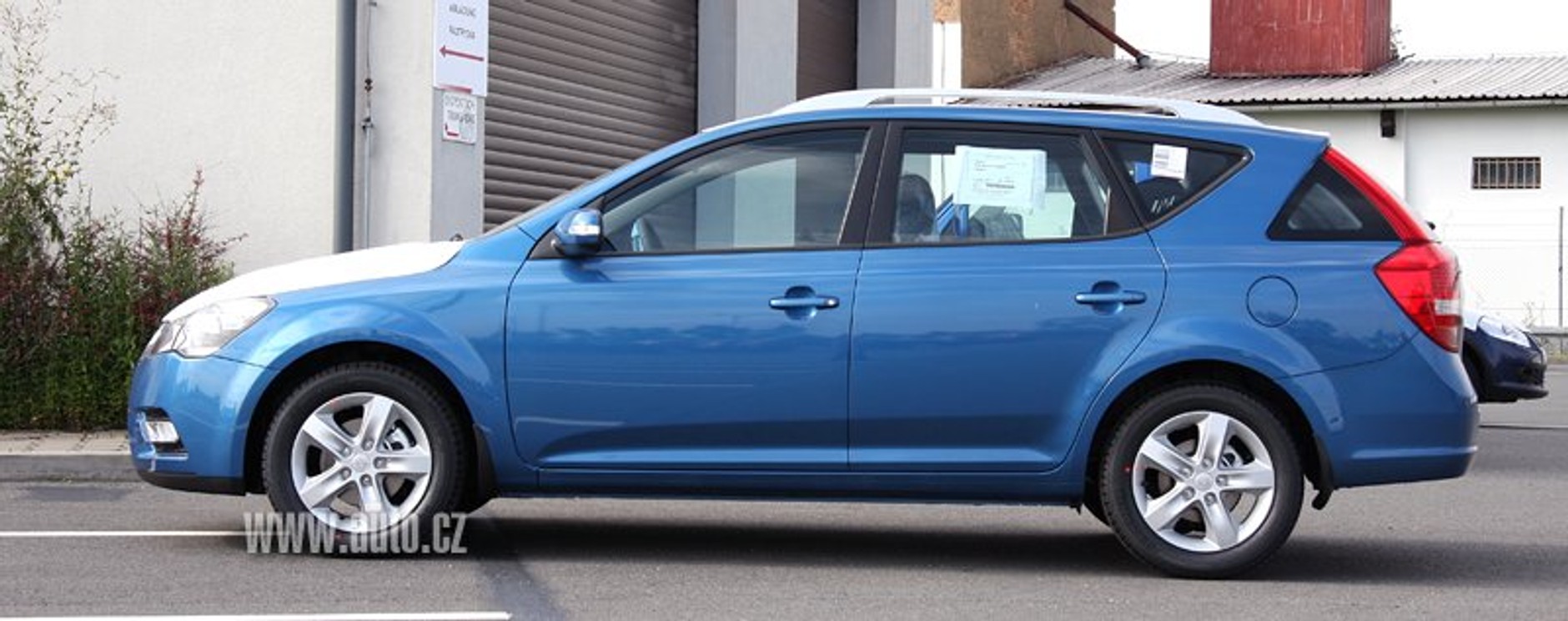 Zdjęcia szpiegowskie: zmodernizowana Kia Ceed Sporty Wagon (fotogaleria)