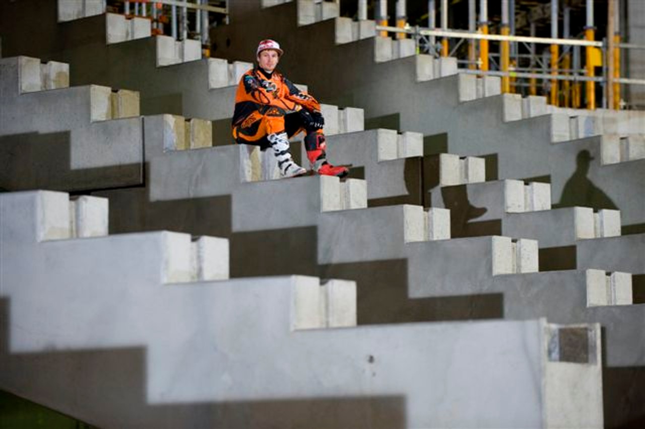 Budowa stanęła - nocne pojedynki na Stadionie Narodowym w Warszawie!