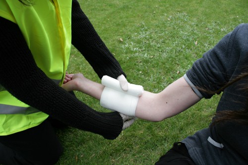 Jak udzielić piewszej pomocy? Radzimy jak zachować się w miejscu wypadku