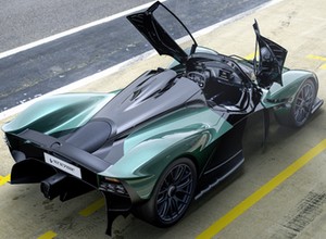 Aston Martin Valkyrie Spider – bez dachu z charakterem F1