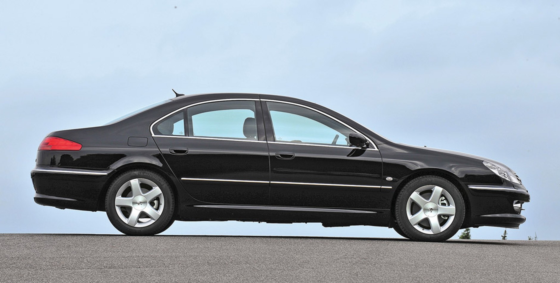 Które auto ma największy rozstaw osi?