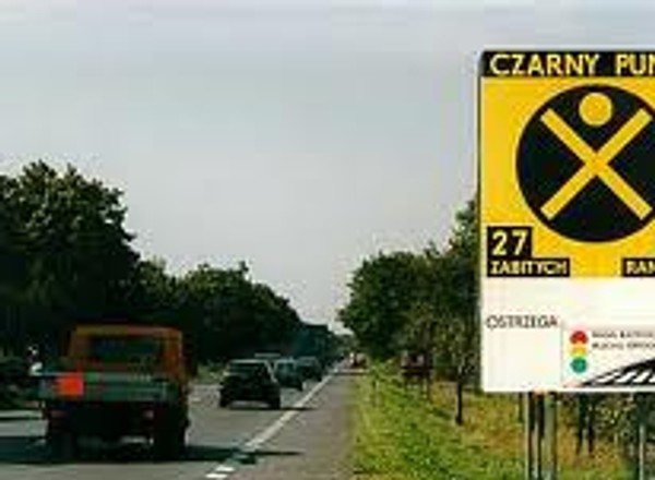 Uczcij minutą ciszy ofiary wypadków drogowych