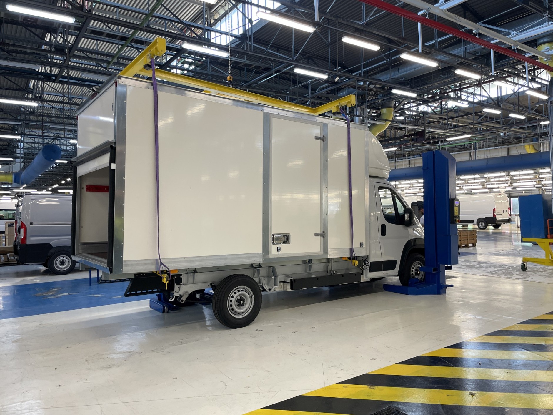 Centrum konwersji i personalizacji aut dostawczych koncernu Stellantis (CustomFit)