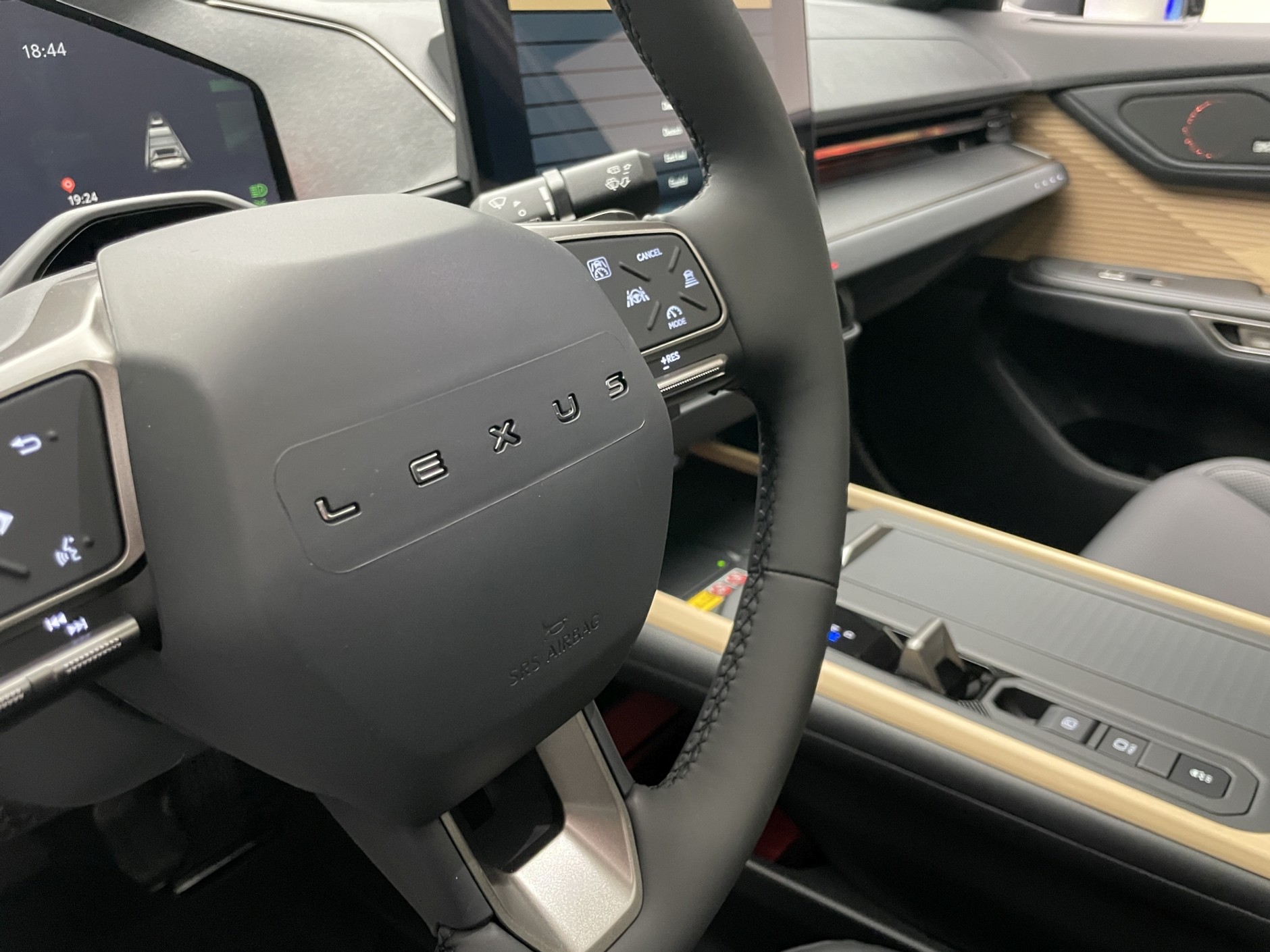 Nowy Lexus ES (2025)