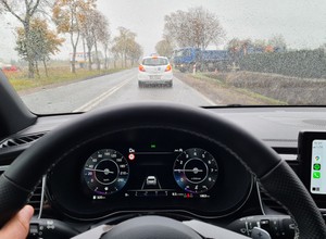 Im gorsza pogoda tym słabsi asystenci kierowcy