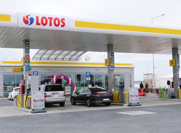 Orlen sprzedaje stacje Lotos. Podpisano umowę