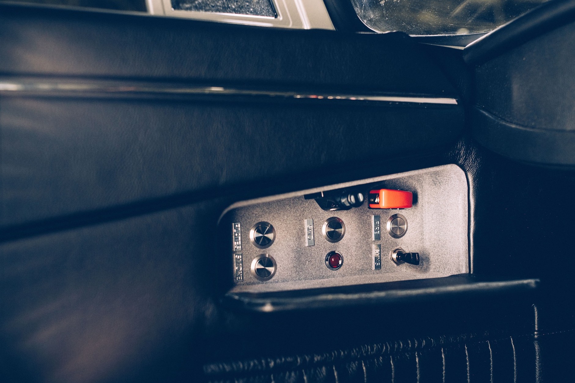 Zabawkowy DB5 Junior "No Time to Die" od The Little Car Company